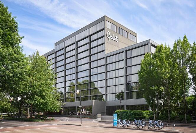 Lugar de formación de NobleProg, Ciudad Graduate by Hilton Eugene